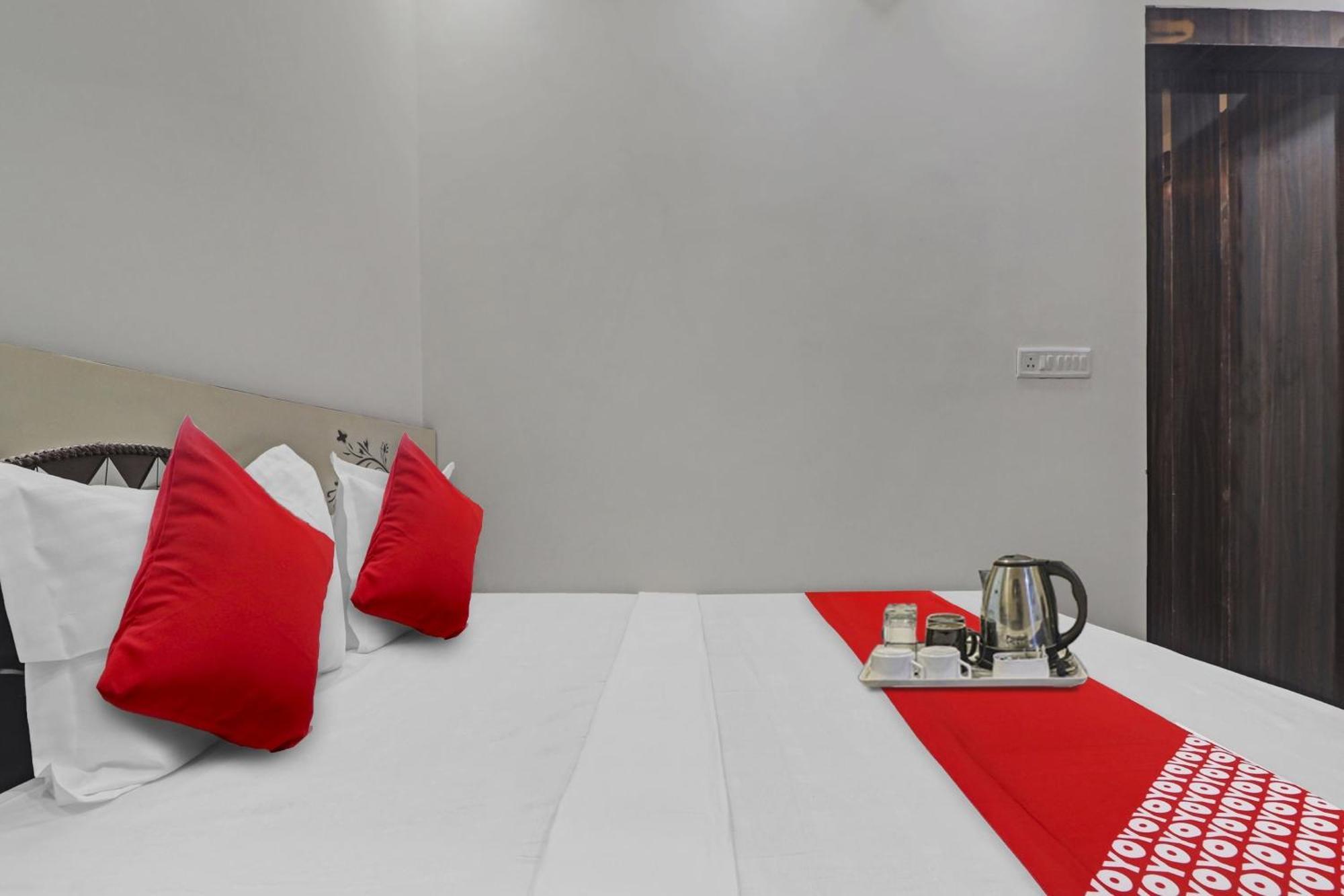 Hotel O Amazing Guest House Nuova Delhi Esterno foto