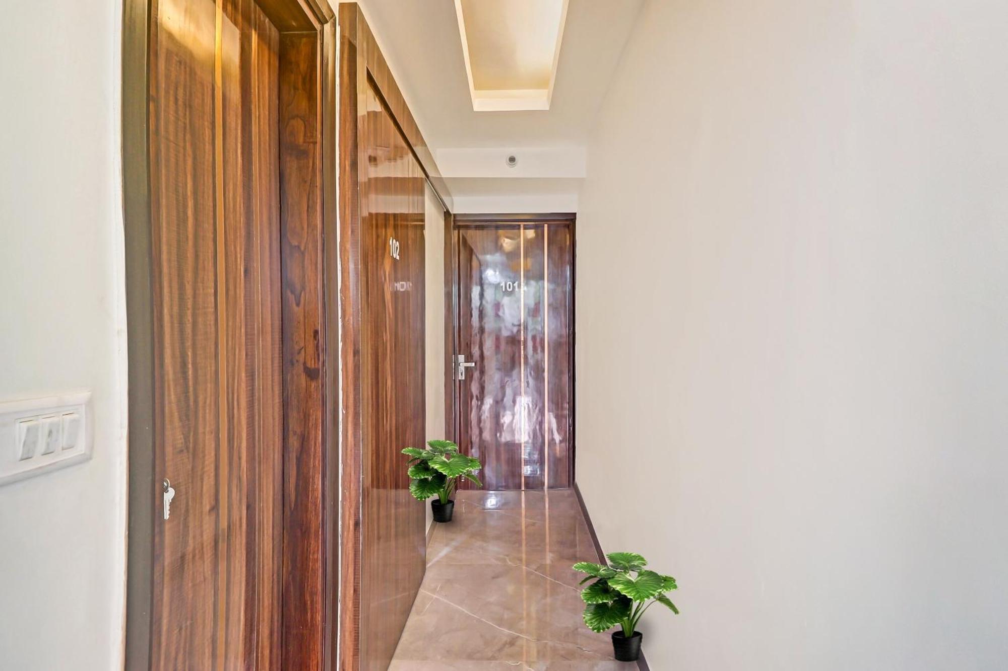 Hotel O Amazing Guest House Nuova Delhi Esterno foto