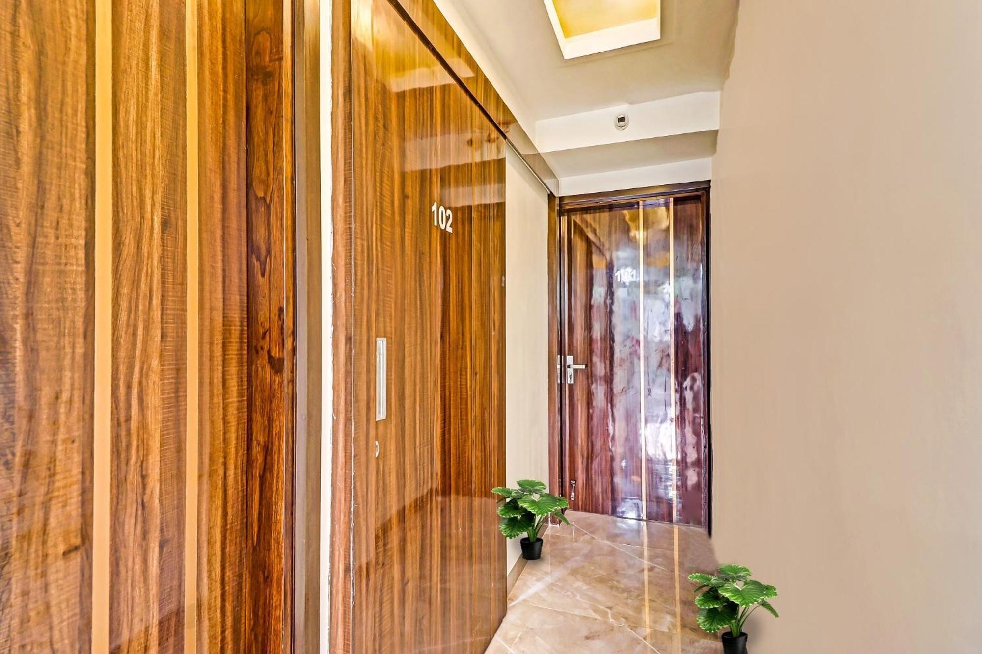 Hotel O Amazing Guest House Nuova Delhi Esterno foto